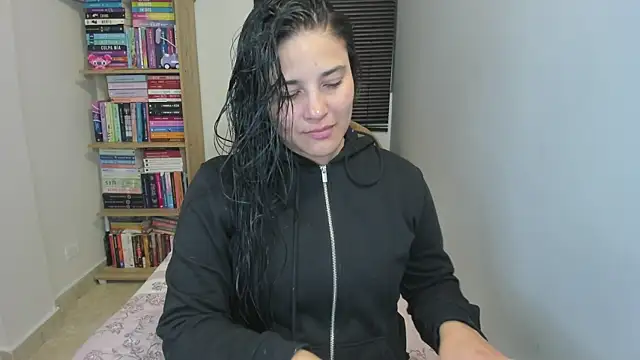 Snapshot of foxwen chatting on 08-05-26, 02:47 foxwen online show from 08-05-26, 02:47