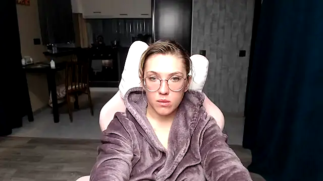 Reginasmilee online show from 09-29-25, 01:27