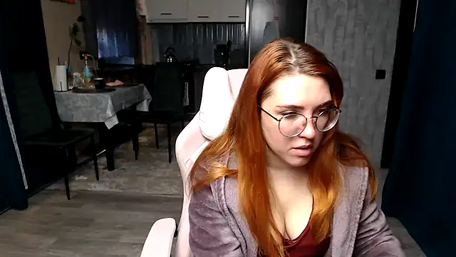 Reginasmilee online show from 04-28-26, 02:49