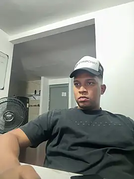 Snapshot of Patrice_Evra3 chatting on 06-24-26, 01:59 Patrice Evra3 online show from 06-24-26, 01:59