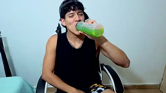 Noah  Dick online show from 08-05-26, 01:08