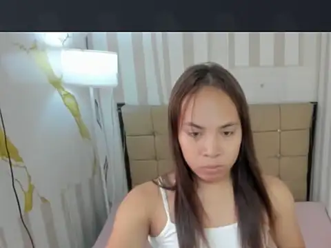 Snapshot of EllieTan chatting on 06-27-26, 04:28 EllieTan online show from 06-27-26, 04:28