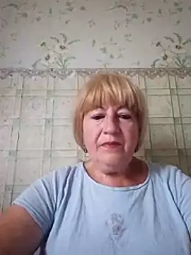 Snapshot of EmmaSwan555 chatting on 07-10-26, 02:41 EmmaSwan555 online show from 07-10-26, 02:41