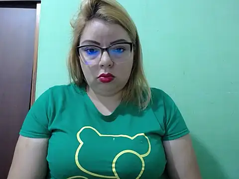Snapshot of Lunay_Hot chatting on 07-06-26, 02:03 Lunay Hot online show from 07-06-26, 02:03