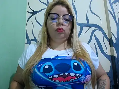 Snapshot of Lunay_Hot chatting on 07-07-26, 12:20 Lunay Hot online show from 07-07-26, 12:20