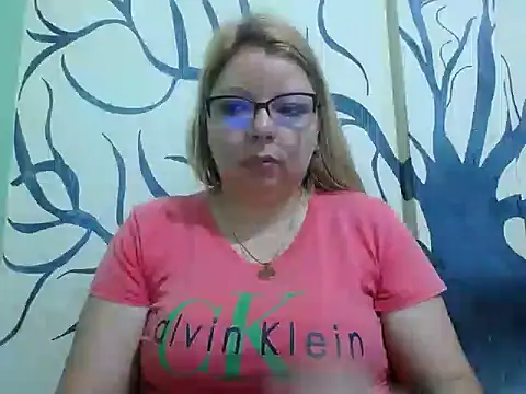 Snapshot of Lunay_Hot chatting on 07-08-26, 11:26 Lunay Hot online show from 07-08-26, 11:26