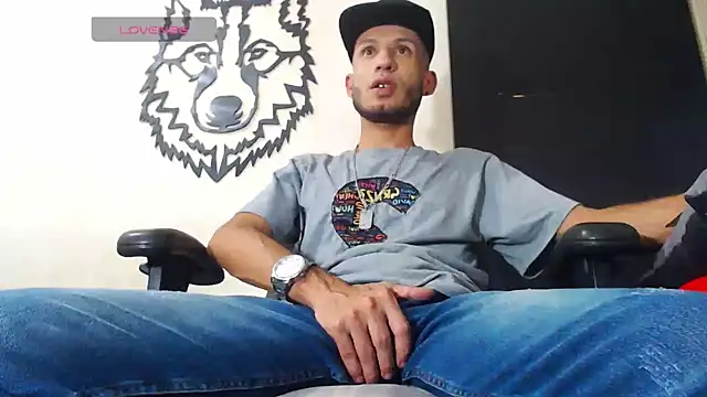 Snapshot of WOLFMONSTERDICK chatting on 03-20-25, 01:35 WOLFMONSTERDICK online show from 03-20-25, 01:35