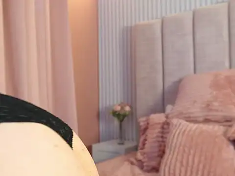 Snapshot of naira_velvett chatting on 07-13-26, 07:49 naira velvett online show from 07-13-26, 07:49