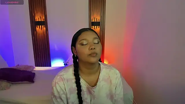 IslaPearl online show from 06-28-26, 04:57