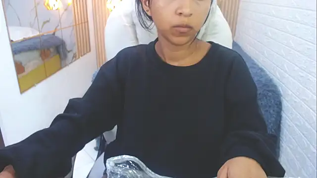 girl p  online show from 07-01-26, 06:26