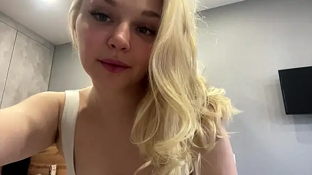 Snapshot of EvelynStars chatting on 07-01-26, 03:34 EvelynStars online show from 07-01-26, 03:34