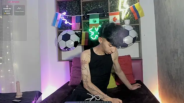 Snapshot of Dominik_lux chatting on 07-07-26, 06:47 Dominik lux online show from 07-07-26, 06:47