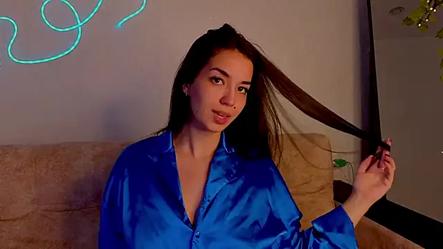 Snapshot of MollyGilberg chatting on 07-15-26, 06:18 MollyGilberg online show from 07-15-26, 06:18