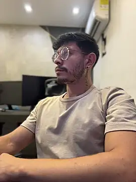 Snapshot of andrewlopezz chatting on 07-19-26, 06:55 andrewlopezz online show from 07-19-26, 06:55