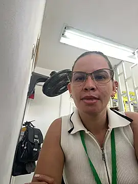 Snapshot of RoseFenix chatting on 07-15-26, 02:22 RoseFenix online show from 07-15-26, 02:22