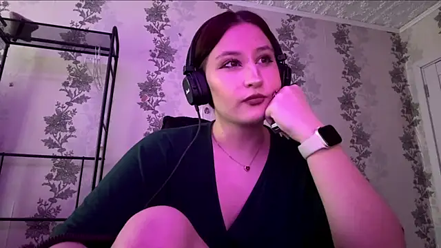 SuzanMoote online show from 07-06-26, 11:29