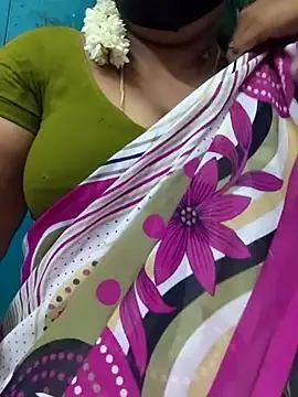Snapshot of tamilrose143 chatting on 07-08-26, 12:31 tamilrose143 online show from 07-08-26, 12:31