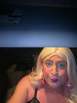 Snapshot of SiSSY_BARBiE chatting on 08-10-26, 07:01 SiSSY BARBiE online show from 08-10-26, 07:01