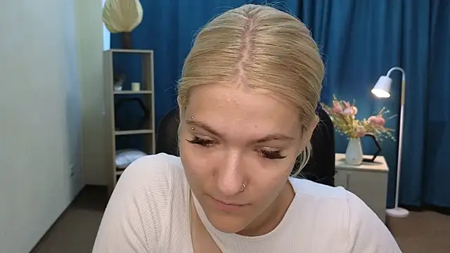 Snapshot of CammyYoula chatting on 07-10-26, 04:06 CammyYoula online show from 07-10-26, 04:06