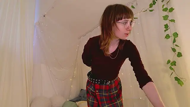 Snapshot of Naomi_Evermore chatting on 07-14-26, 05:45 Naomi Evermore online show from 07-14-26, 05:45