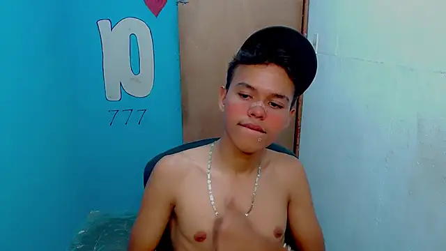 Snapshot of Harry_lov77 chatting on 07-11-26, 01:52 Harry lov77 online show from 07-11-26, 01:52