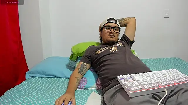 Snapshot of Axel_hornyy chatting on 07-15-26, 05:23 Axel hornyy online show from 07-15-26, 05:23