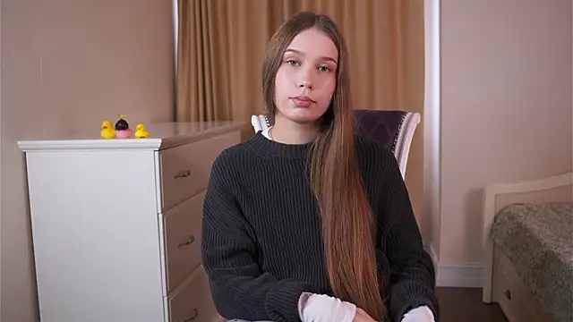 Snapshot of CarolaMolone chatting on 07-16-26, 04:51 CarolaMolone online show from 07-16-26, 04:51