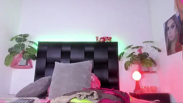 Snapshot of isabelleandbrand chatting on 02-08-25, 12:17 isabelleandbrand online show from 02-08-25, 12:17