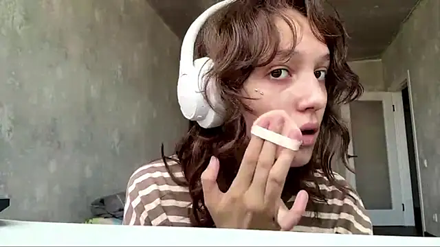 muwi nuwi online show from 07-25-26, 10:35