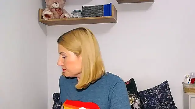 alisenties online show from 12-18-25, 03:40