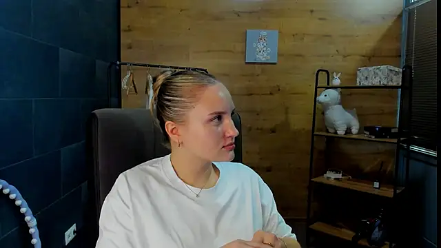 AnaaHunter online show from 07-23-26, 01:09