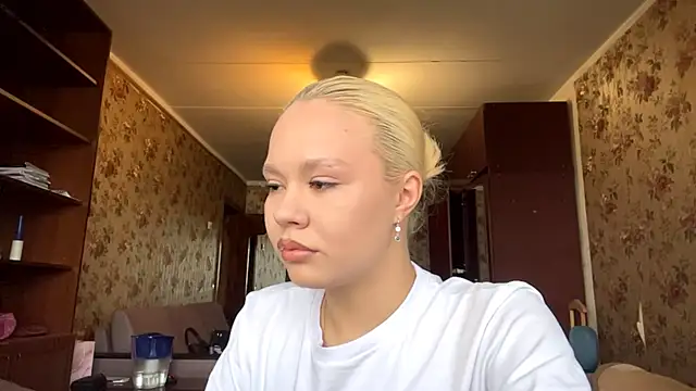 PeggieGrosjean online show from 07-16-26, 03:18