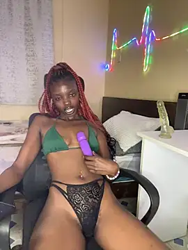 Snapshot of HoneyHalo chatting on 07-16-26, 06:47 HoneyHalo online show from 07-16-26, 06:47