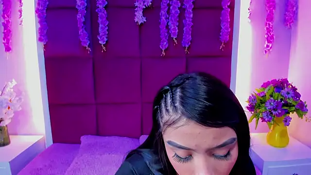 Snapshot of Lola_Hott_ chatting on 07-16-26, 04:07 Lola Hott online show from 07-16-26, 04:07