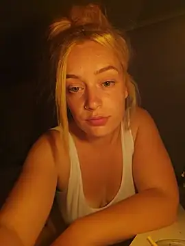 SweetbutKirstyx online show from 07-24-26, 12:19