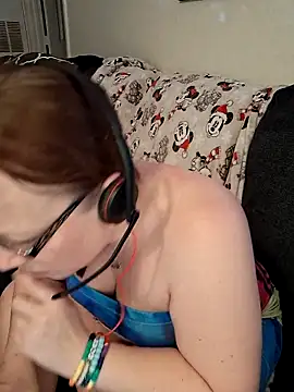 Snapshot of XxMs_StarzxX chatting on 12-17-25, 09:21 XxMs StarzxX online show from 12-17-25, 09:21