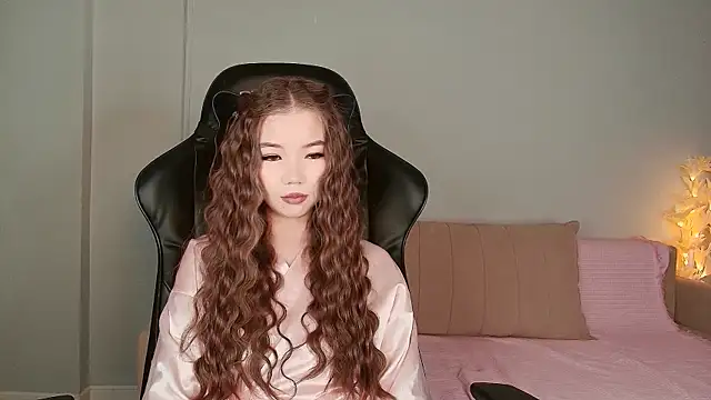 Snapshot of sophiesoft chatting on 07-18-26, 04:49 sophiesoft online show from 07-18-26, 04:49