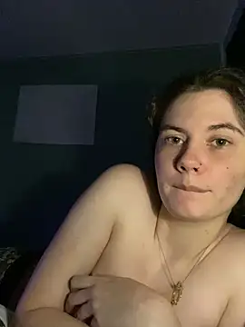 Snapshot of lovelyylola20 chatting on 07-19-26, 03:21 lovelyylola20 online show from 07-19-26, 03:21