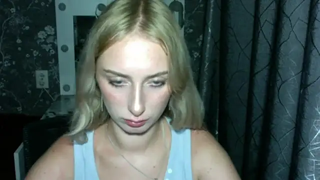 Snapshot of ellisweets chatting on 08-06-26, 08:22 ellisweets online show from 08-06-26, 08:22