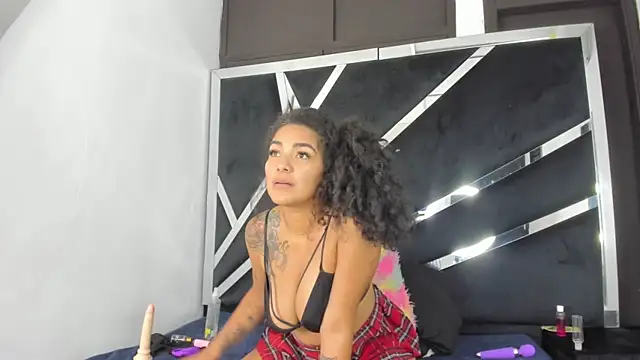 Snapshot of Chloe_xht chatting on 07-28-26, 07:39 Chloe xht online show from 07-28-26, 07:39