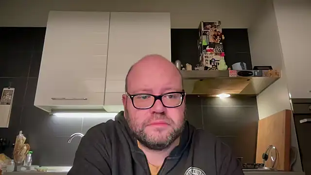 Snapshot of theitalianbear chatting on 12-14-24, 03:51 theitalianbear online show from 12-14-24, 03:51