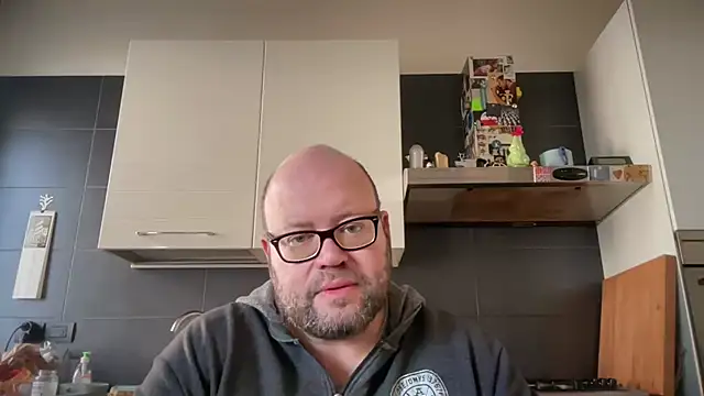 Snapshot of theitalianbear chatting on 12-18-24, 11:24 theitalianbear online show from 12-18-24, 11:24