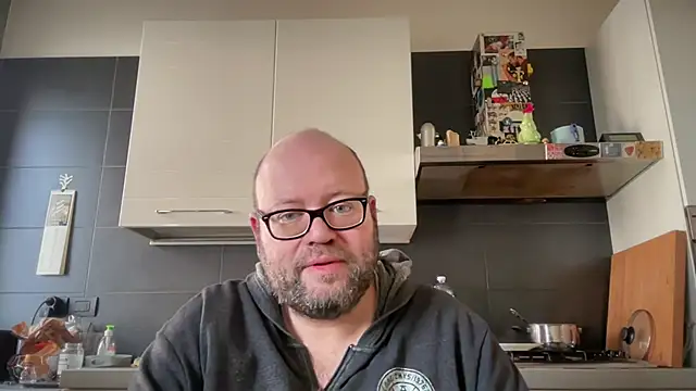 Snapshot of theitalianbear chatting on 12-19-24, 11:18 theitalianbear online show from 12-19-24, 11:18