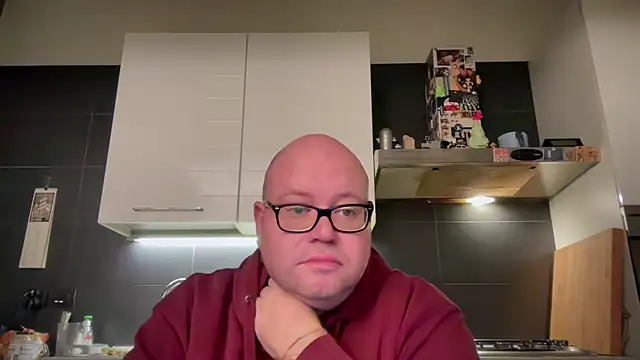Snapshot of theitalianbear chatting on 12-20-24, 06:56 theitalianbear online show from 12-20-24, 06:56