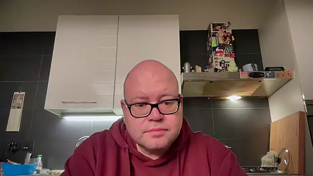 Snapshot of theitalianbear chatting on 12-21-24, 03:03 theitalianbear online show from 12-21-24, 03:03