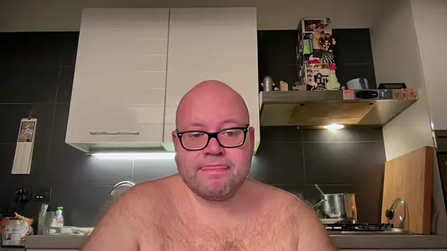 Snapshot of theitalianbear chatting on 12-23-24, 03:40 theitalianbear online show from 12-23-24, 03:40
