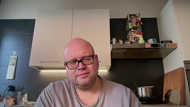 Snapshot of theitalianbear chatting on 12-23-24, 01:45 theitalianbear online show from 12-23-24, 01:45