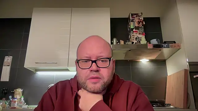 Snapshot of theitalianbear chatting on 02-14-25, 06:51 theitalianbear online show from 02-14-25, 06:51