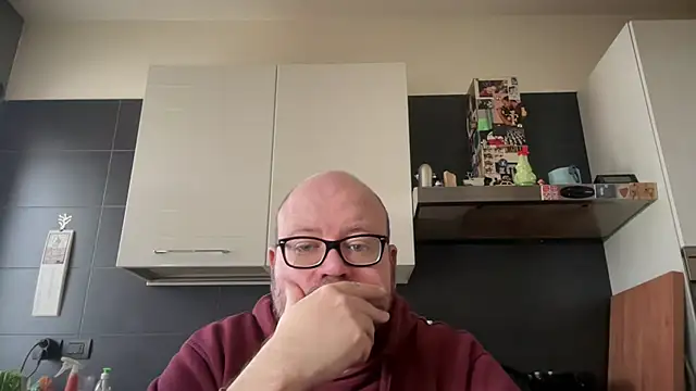 Snapshot of theitalianbear chatting on 02-18-25, 11:44 theitalianbear online show from 02-18-25, 11:44