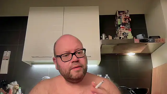 Snapshot of theitalianbear chatting on 02-18-25, 06:15 theitalianbear online show from 02-18-25, 06:15